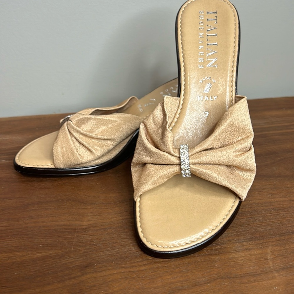 Italian Shoemakers tan wedge sandal NWOT size 7
